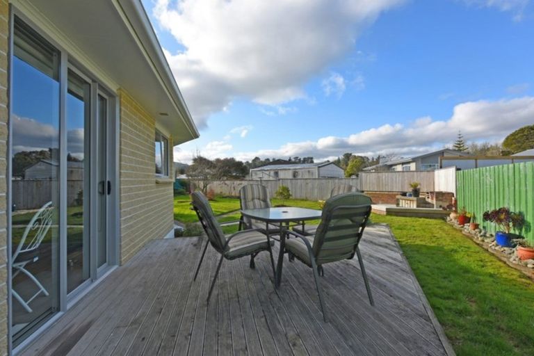 Photo of property in 54 Hillside Drive, Maoribank, Upper Hutt, 5018
