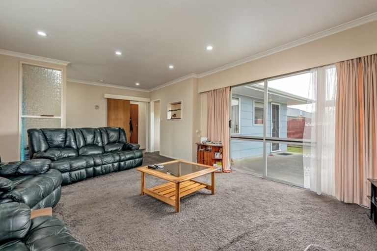 Photo of property in 10 Hollows Crescent, Takaro, Palmerston North, 4412