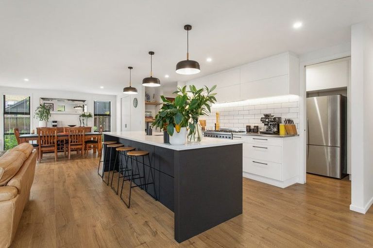 Photo of property in 4 Caro Lane, Cracroft, Christchurch, 8022