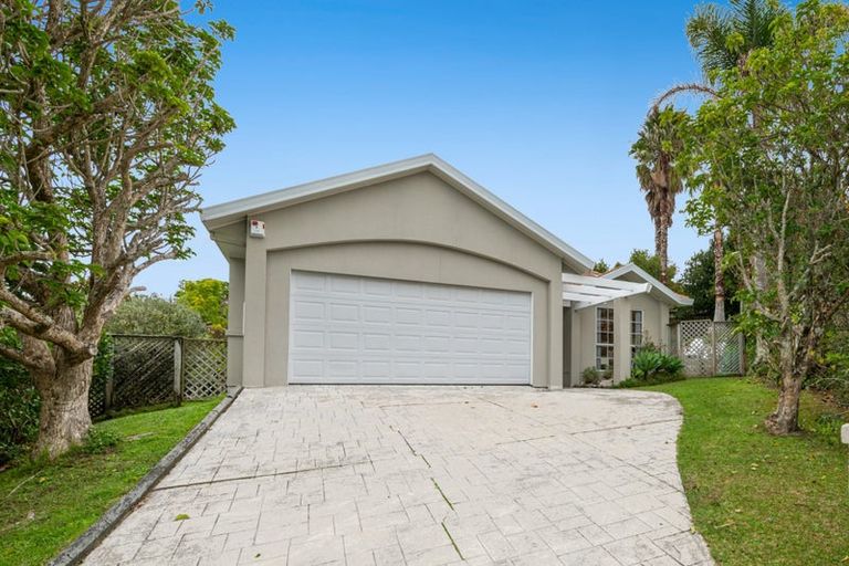 Photo of property in 12 Godwin Court, Unsworth Heights, Auckland, 0632