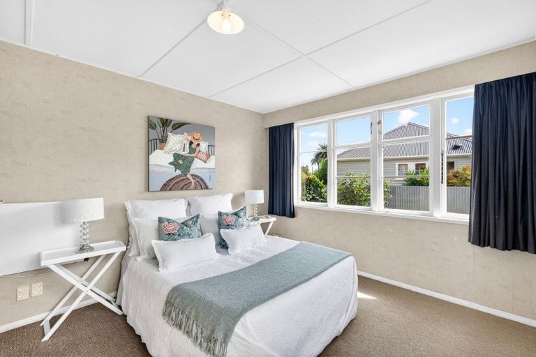 Photo of property in 4 Russell Road, Marewa, Napier, 4110