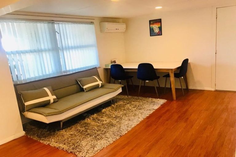 Photo of property in 2/479 Glenfield Road, Glenfield, Auckland, 0629