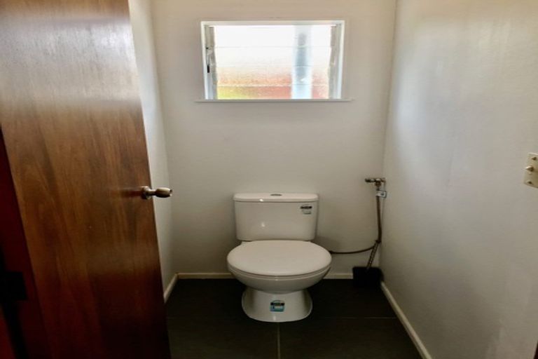 Photo of property in 3 Trinidad Road, Sunnynook, Auckland, 0620