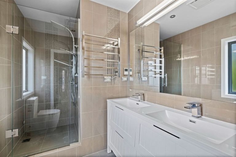 Photo of property in 2/114 Sunrise Avenue, Mairangi Bay, Auckland, 0630