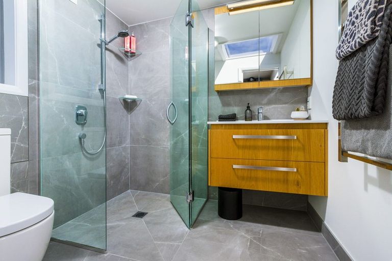 Photo of property in 17 Ocean View Road, Milford, Auckland, 0620