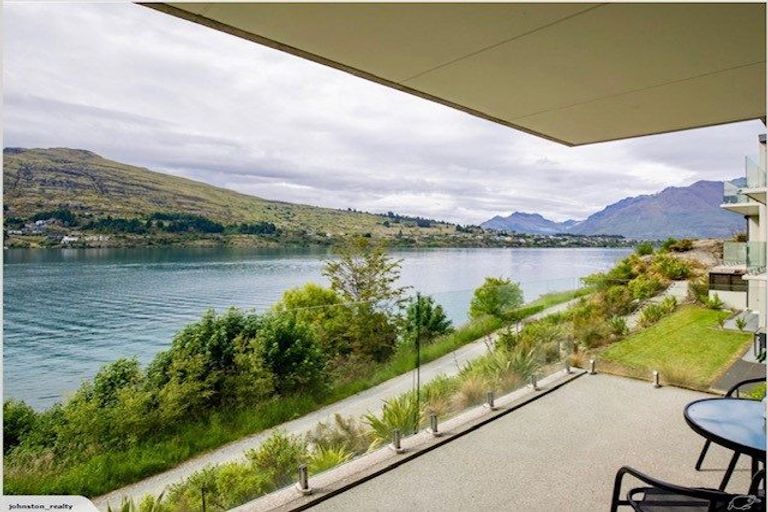 Photo of property in La Residence Du Lac, 26/527 Frankton Road, Queenstown, 9300