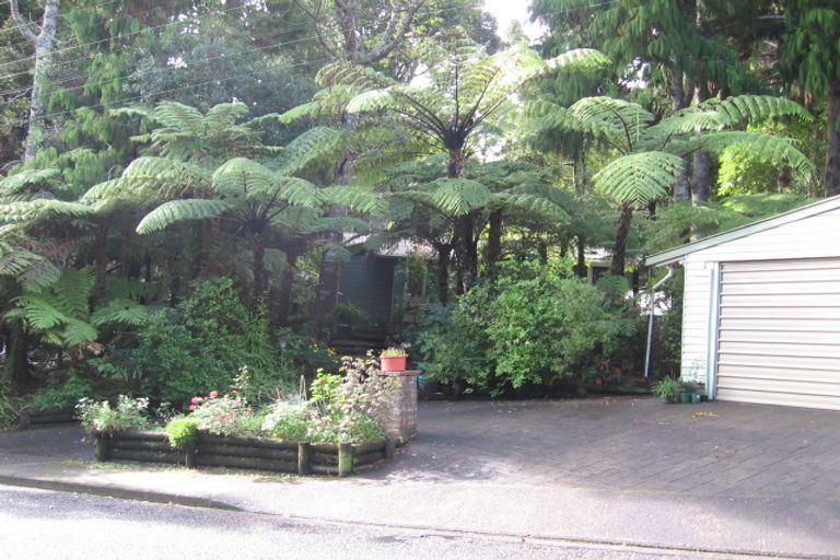 Photo of property in 22 Ngaio Road, Titirangi, Auckland, 0604