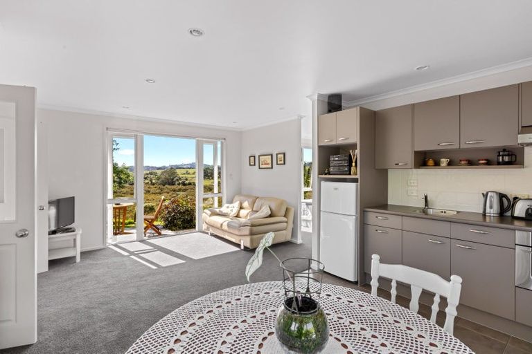 Photo of property in 85 Whangaparaoa Road, Red Beach, 0932