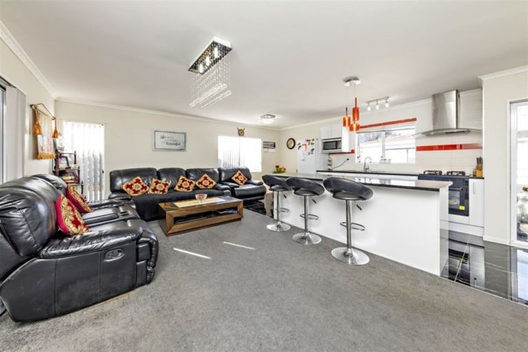 Photo of property in 2/21 Gloucester Road, Manurewa, Auckland, 2102