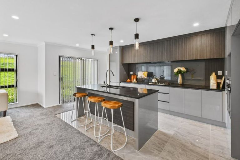 Photo of property in 10 Ambedkar Way, Pukekohe, 2120