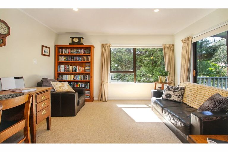 Photo of property in 1/964 Beach Road, Torbay, Auckland, 0630
