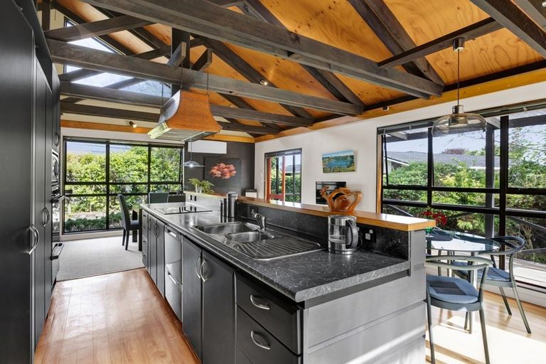 Photo of property in 19a John Guthrie Place, Merrilands, New Plymouth, 4312