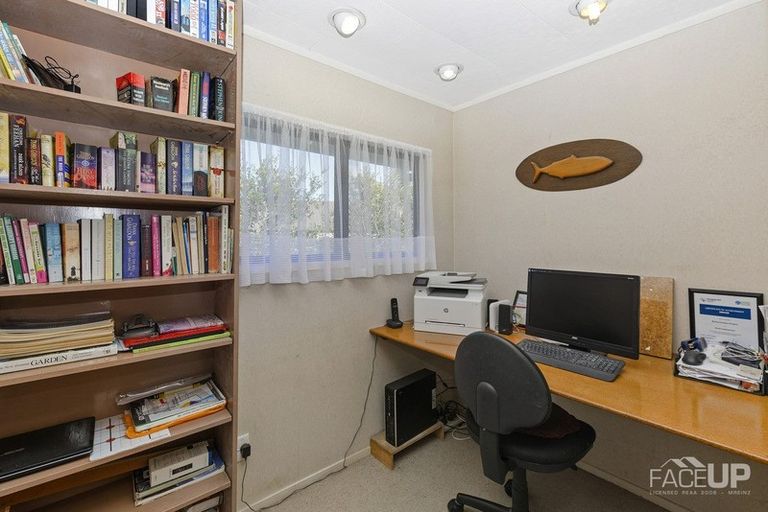 Photo of property in 6 Picasso Drive, West Harbour, Auckland, 0618