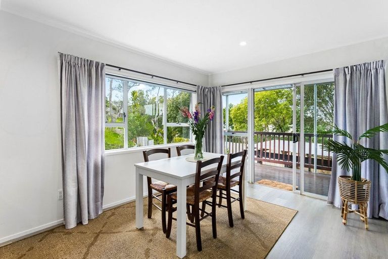 Photo of property in 22 John Road, Stanmore Bay, Whangaparaoa, 0932
