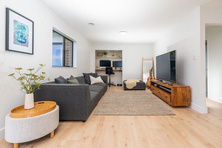 Photo of property in 39 Bowes Crescent, Strathmore Park, Wellington, 6022