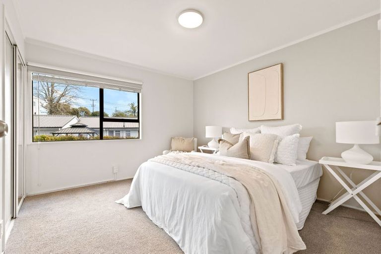 Photo of property in 2/105 Carlisle Road, Torbay, Auckland, 0632