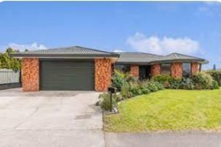 Photo of property in 58 Guildford Drive, Paraparaumu, 5032