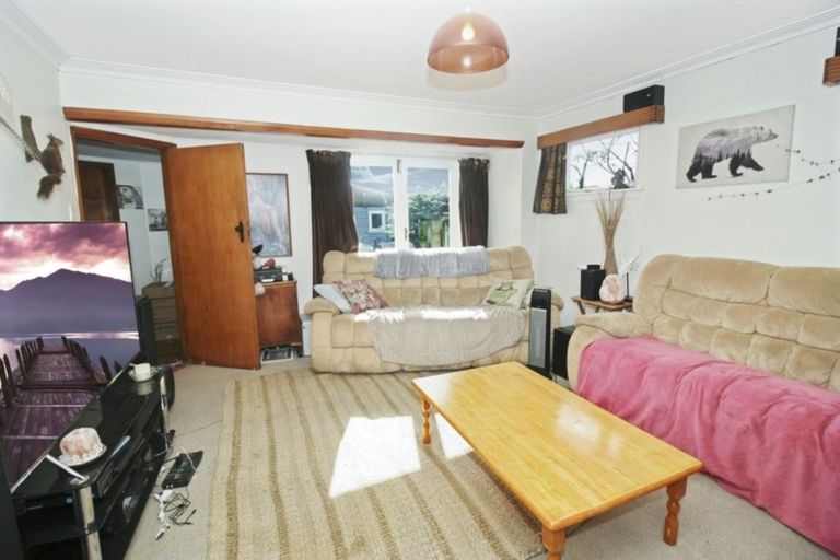 Photo of property in 51a Omata Road, Marfell, New Plymouth, 4310