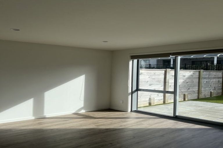 Photo of property in 9 Gunn Way, Hobsonville, Auckland, 0616