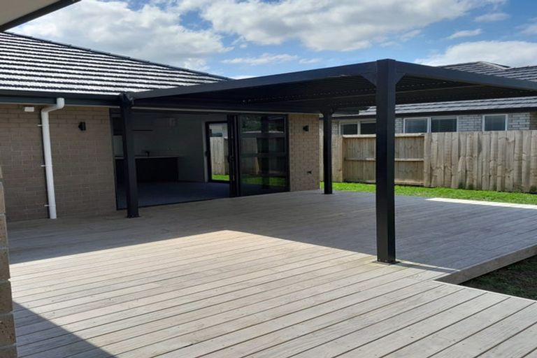 Photo of property in 69 Kaurinui Crescent, One Tree Point, 0118