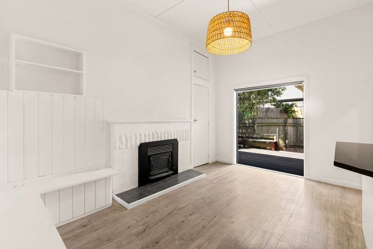 Photo of property in 16 Hammond Road, Taradale, Napier, 4112