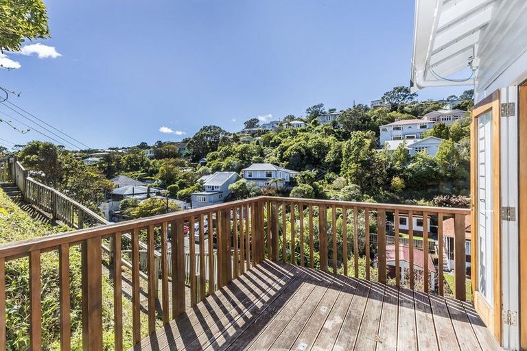 Photo of property in 6 Tiketike Way, Brooklyn, Wellington, 6021