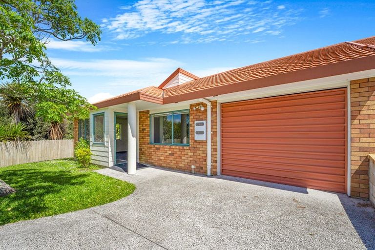 Photo of property in 2/52 Donald Street, Stanmore Bay, Whangaparaoa, 0932