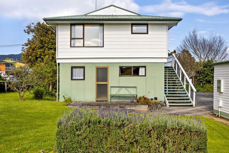 Photo of property in 18 Cottonwood Place, Kawakawa Bay, Papakura, 2585