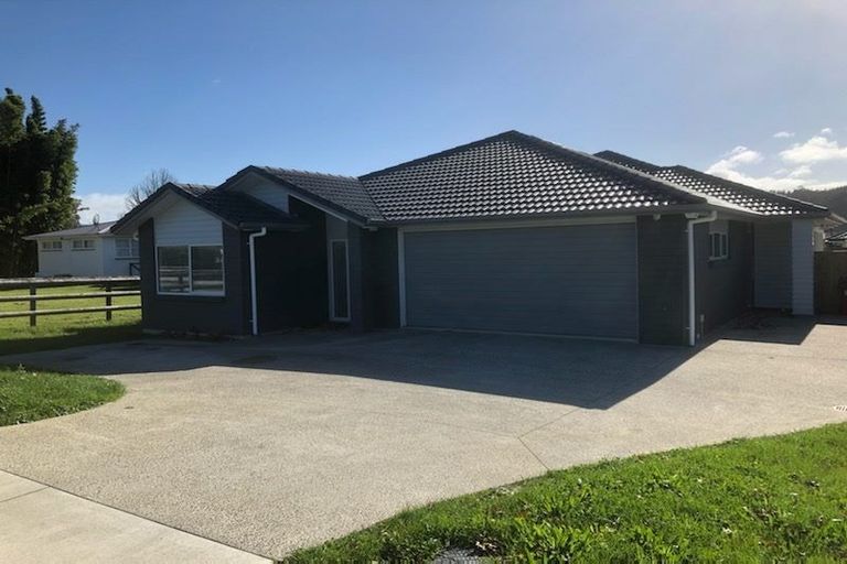 Photo of property in 120 Matua Road, Huapai, Kumeu, 0810