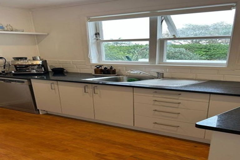 Photo of property in 1/11 Tristram Avenue, Forrest Hill, Auckland, 0620