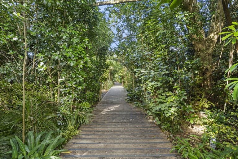 Photo of property in 20 Eaves Bush Parade, Orewa, 0931