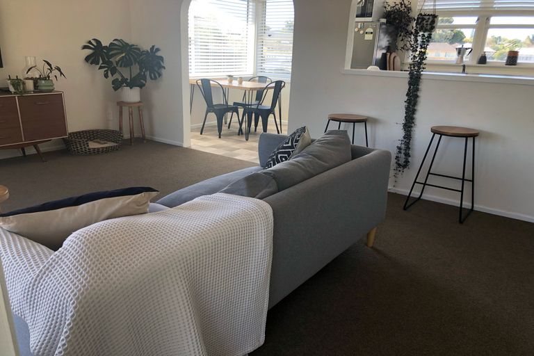 Photo of property in 24 Normandy Place, Henderson, Auckland, 0610