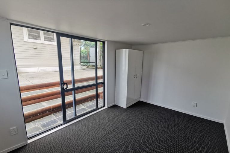 Photo of property in 141 Ennis Avenue, Pakuranga Heights, Auckland, 2010