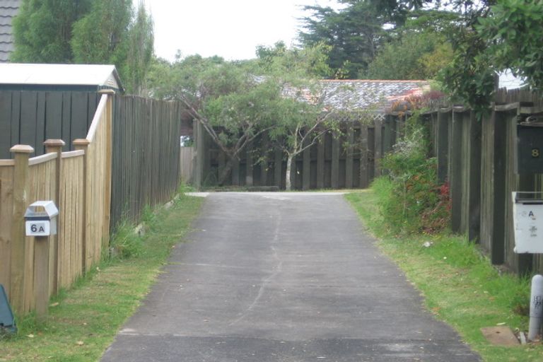 Photo of property in 1/8 Sunward Rise, Glenfield, Auckland, 0629