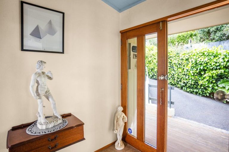 Photo of property in 2 Karaka Road, Bluff Hill, Napier, 4110