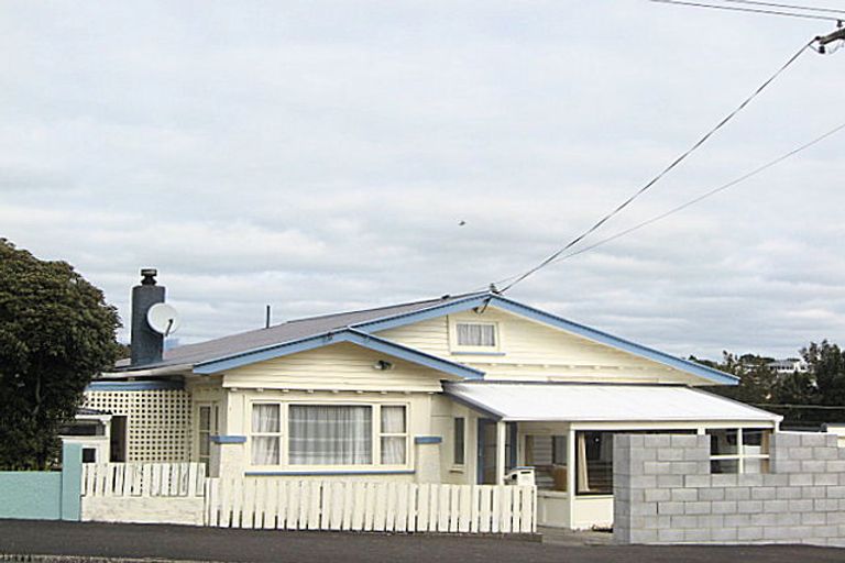 Photo of property in 25 Birdwood Avenue, Moturoa, New Plymouth, 4310