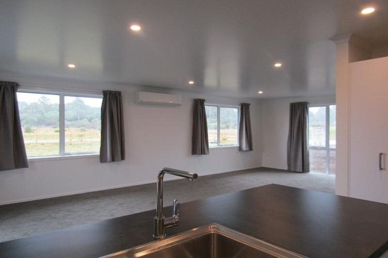 Photo of property in 11 Kahikatea Drive, Kinloch, Taupo, 3377