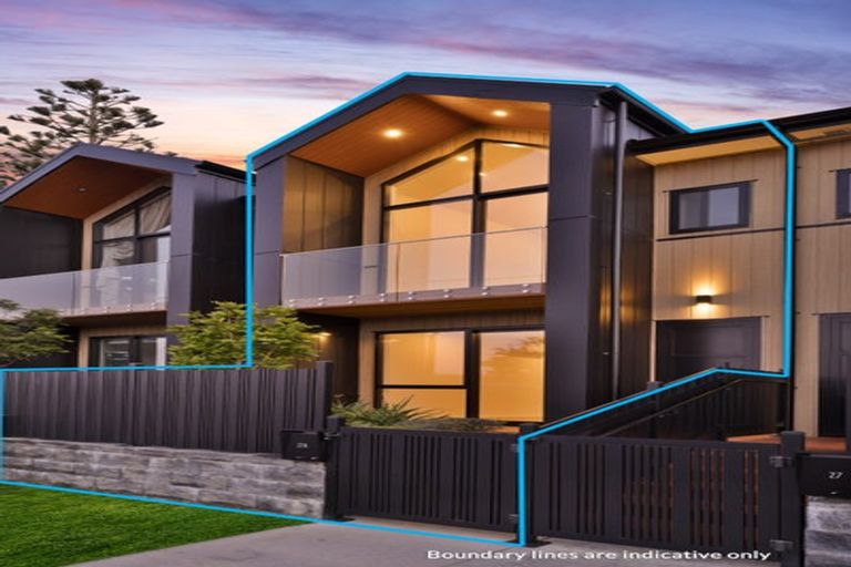 Photo of property in 27a Dawnhaven Drive, Te Atatu Peninsula, Auckland, 0610