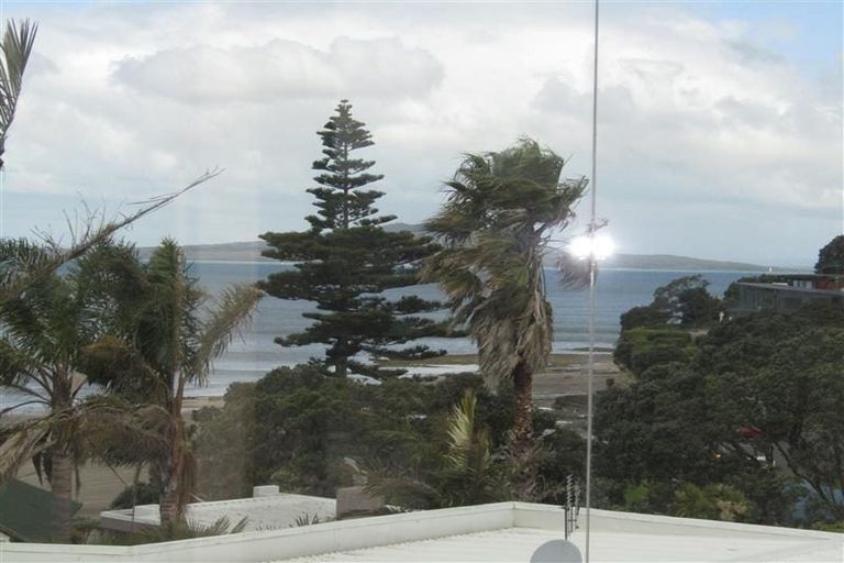 Photo of property in 2/50 Masterton Road, Rothesay Bay, Auckland, 0630