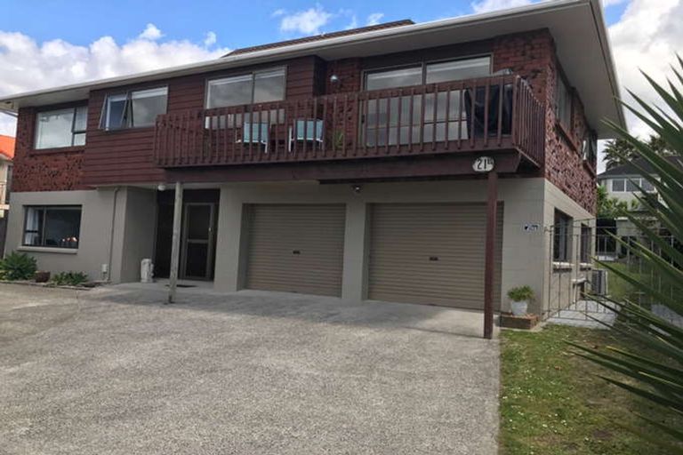 Photo of property in 2/21 Kiteroa Terrace, Rothesay Bay, Auckland, 0630