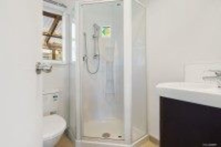 Photo of property in 21 Sheridan Drive, New Lynn, Auckland, 0600