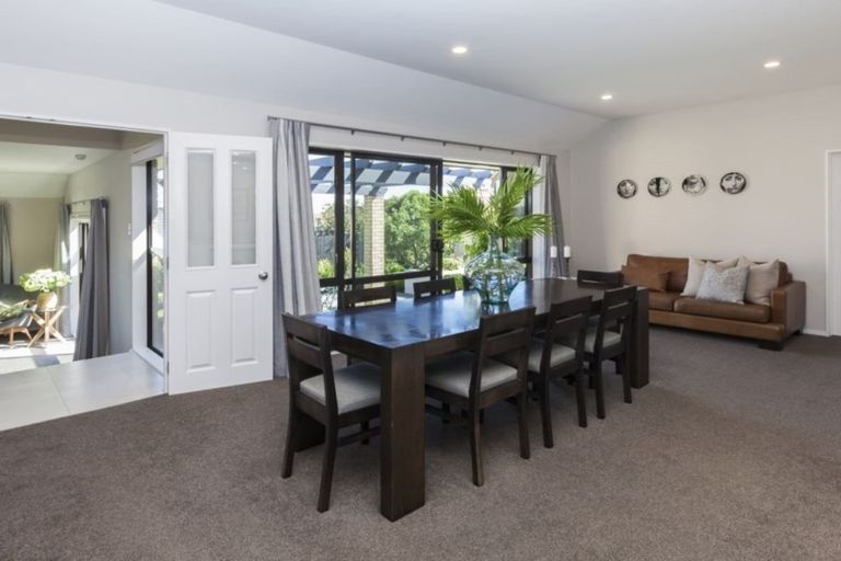 Photo of property in 25 Highcrest Heights, Westmorland, Christchurch, 8025