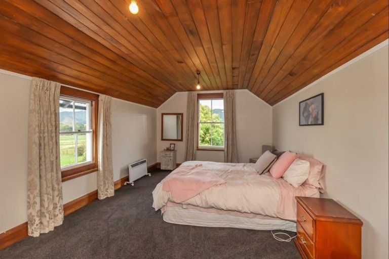 Photo of property in 73 Wakefield Road, Levin, 5571