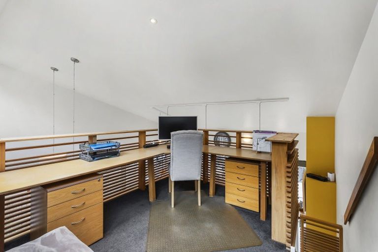 Photo of property in 118 Breaker Bay Road, Breaker Bay, Wellington, 6022