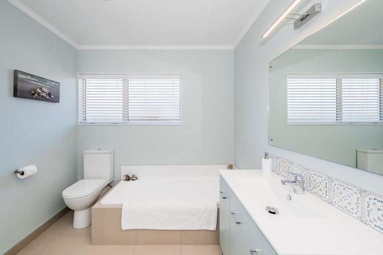 Photo of property in 5a Nathan Avenue, Paraparaumu Beach, Paraparaumu, 5032