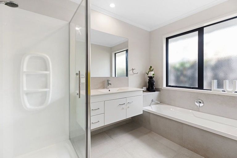 Photo of property in 32 Drabble Crescent, Papamoa Beach, Papamoa, 3118