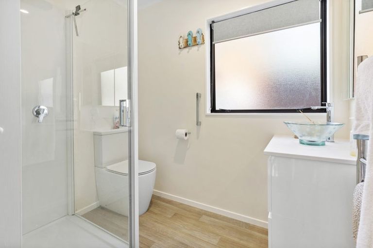 Photo of property in 2/378 Evans Bay Parade, Hataitai, Wellington, 6021