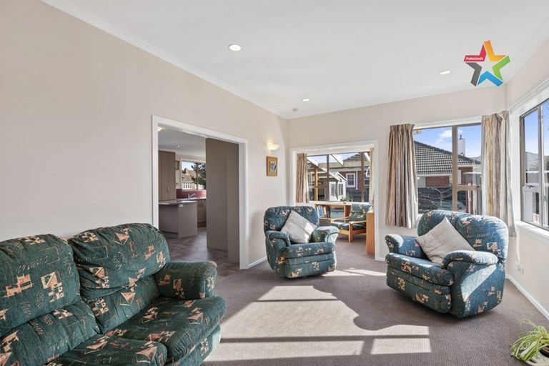 Photo of property in 2 Frickleton Grove, Waterloo, Lower Hutt, 5011