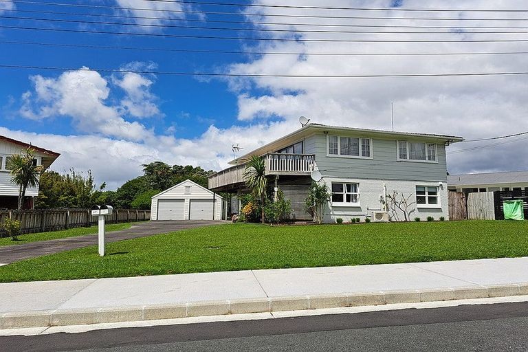 Photo of property in 87 Tiroroa Avenue, Te Atatu South, Auckland, 0610