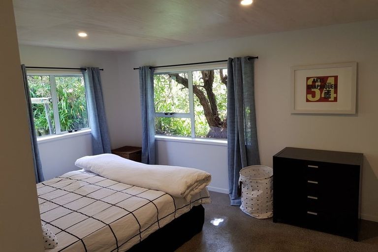 Photo of property in 23 William Bayes Place, Red Beach, 0932